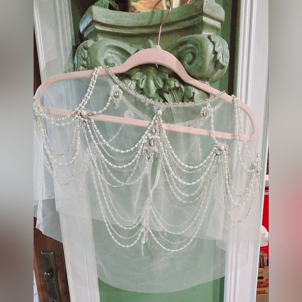 Ivory capelet shawl